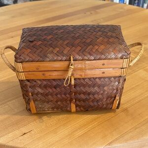 Woven Wicker Basket / Box with Lid Clasp & Handles